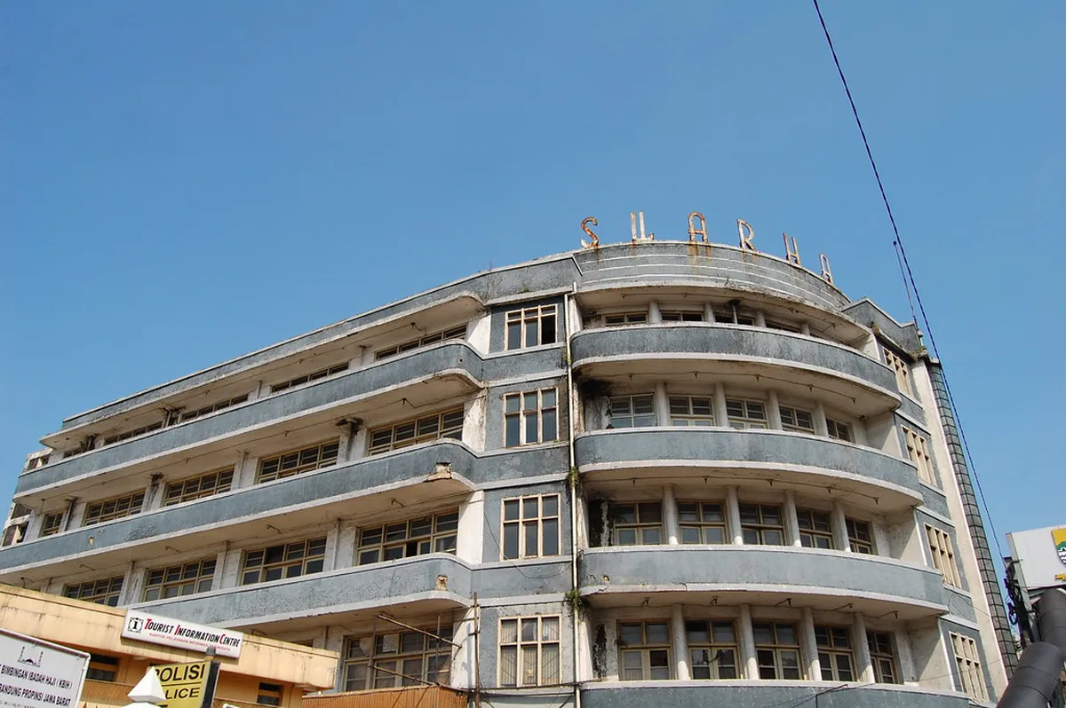 Explore Art Deco Style in A Coruña: A 2025 Guide