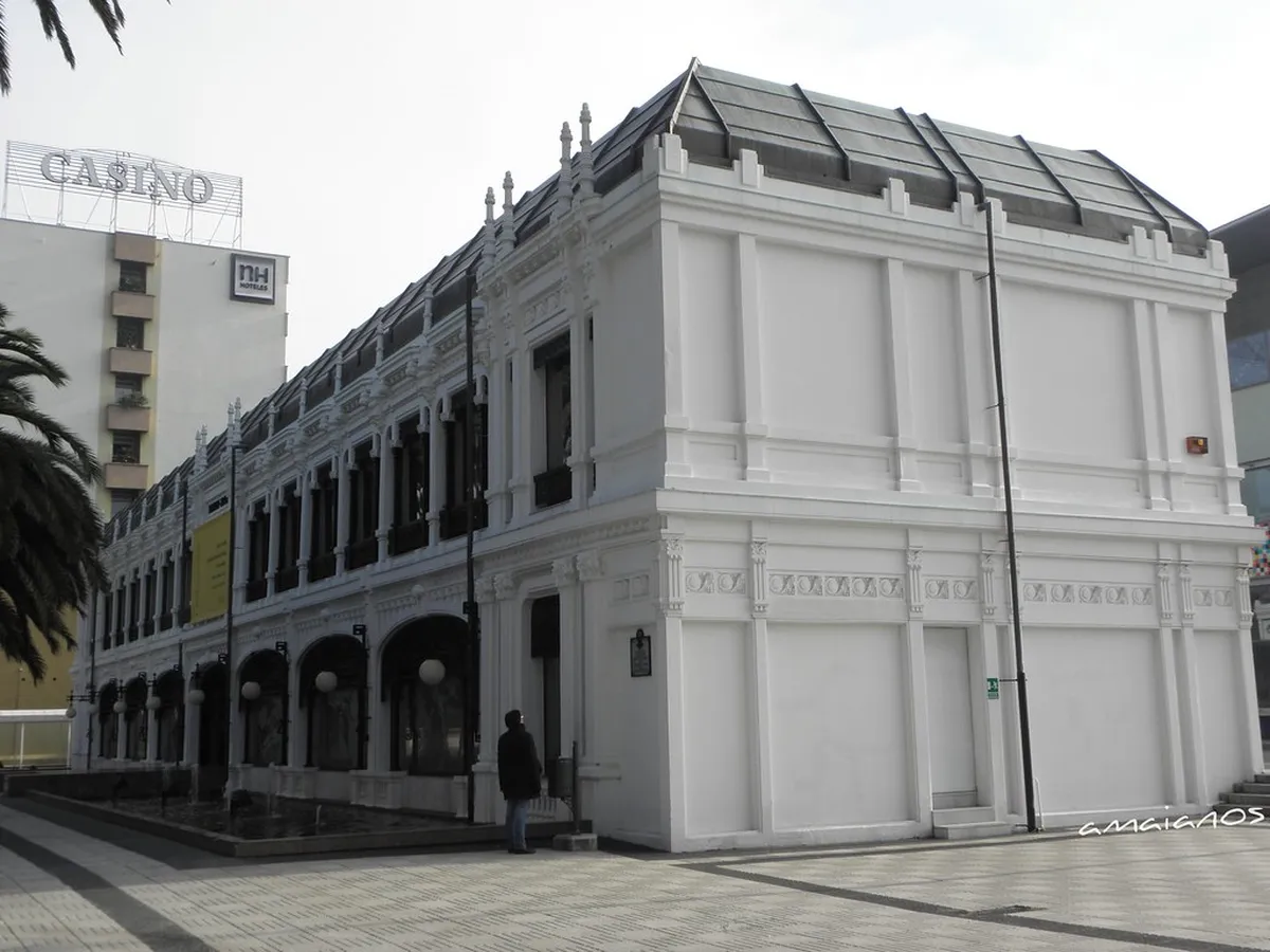 Kiosko Alfonso Building: A Coruña's Cultural Gem