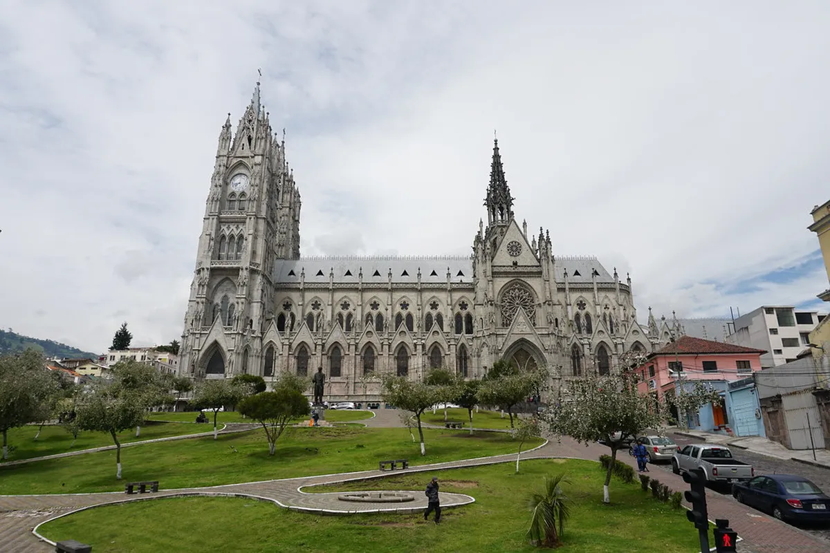 Panoramic Lift Architecture: Monte de San Pedro Views