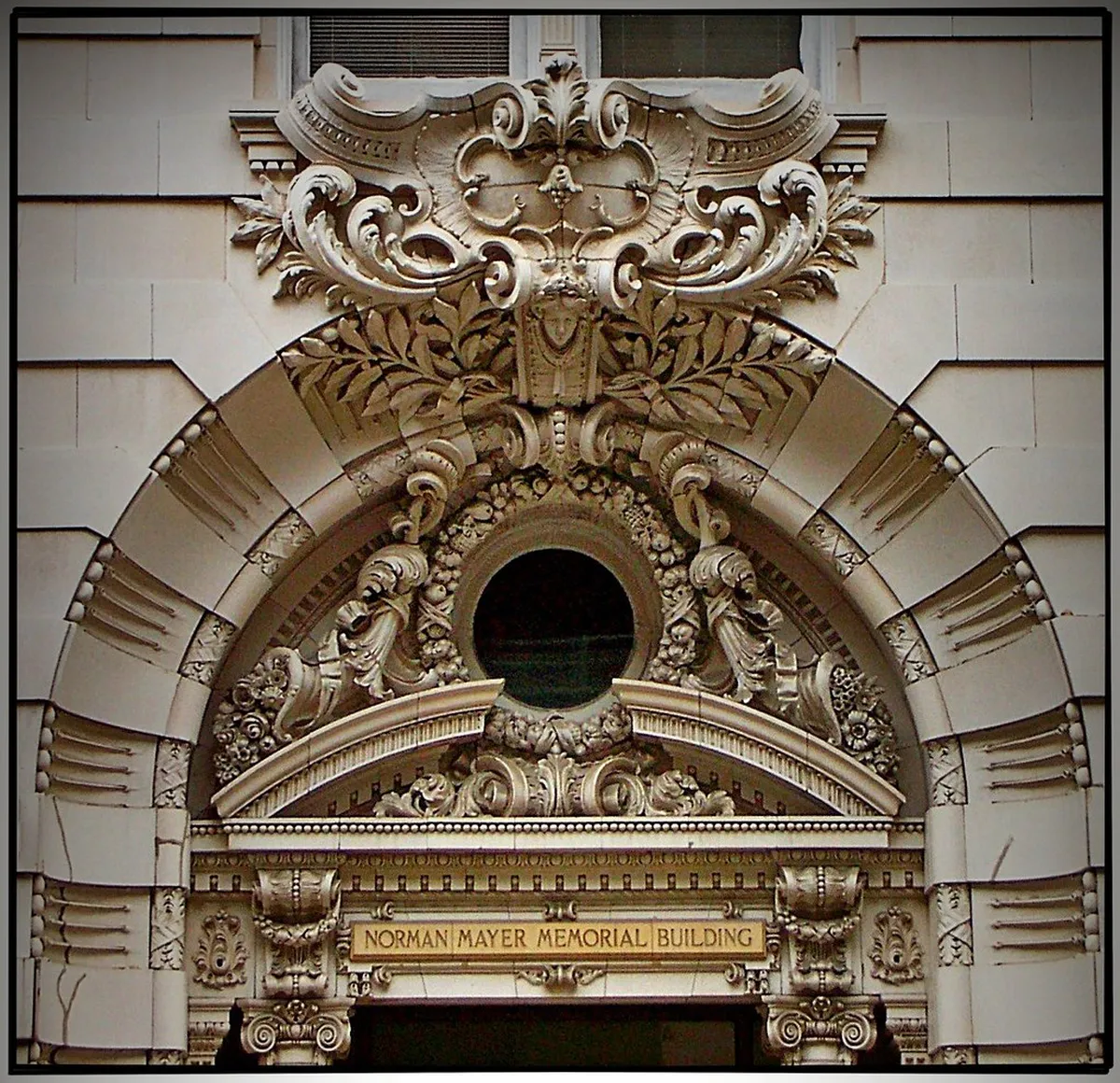 A Photo Guide to Historic Doors in Alicante in 2025