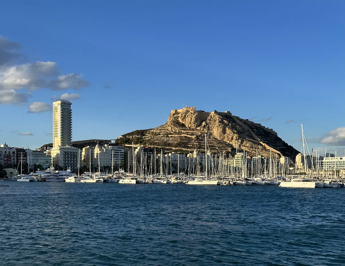 Alicante's Historic Doorways: A Photo Guide for 2025