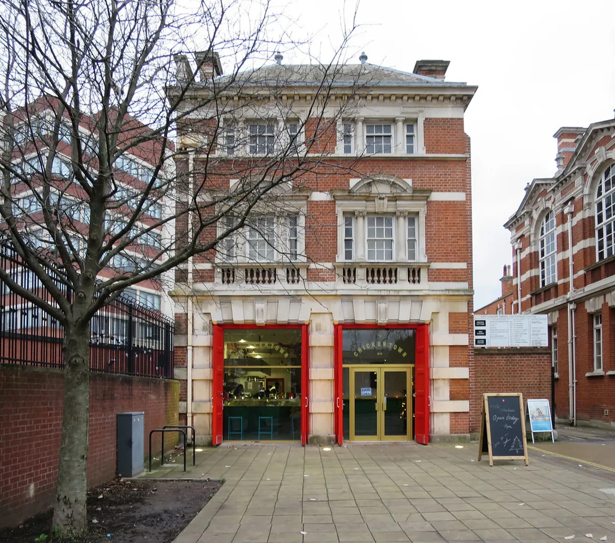 Sustainable Buildings in Alicante: Green Architecture Guide 2025