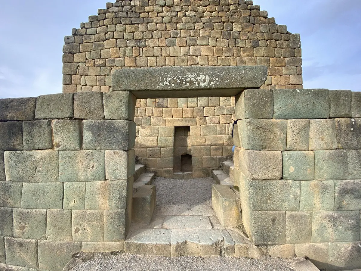 Ávila's Gates: Architectural Differences Explored in 2025