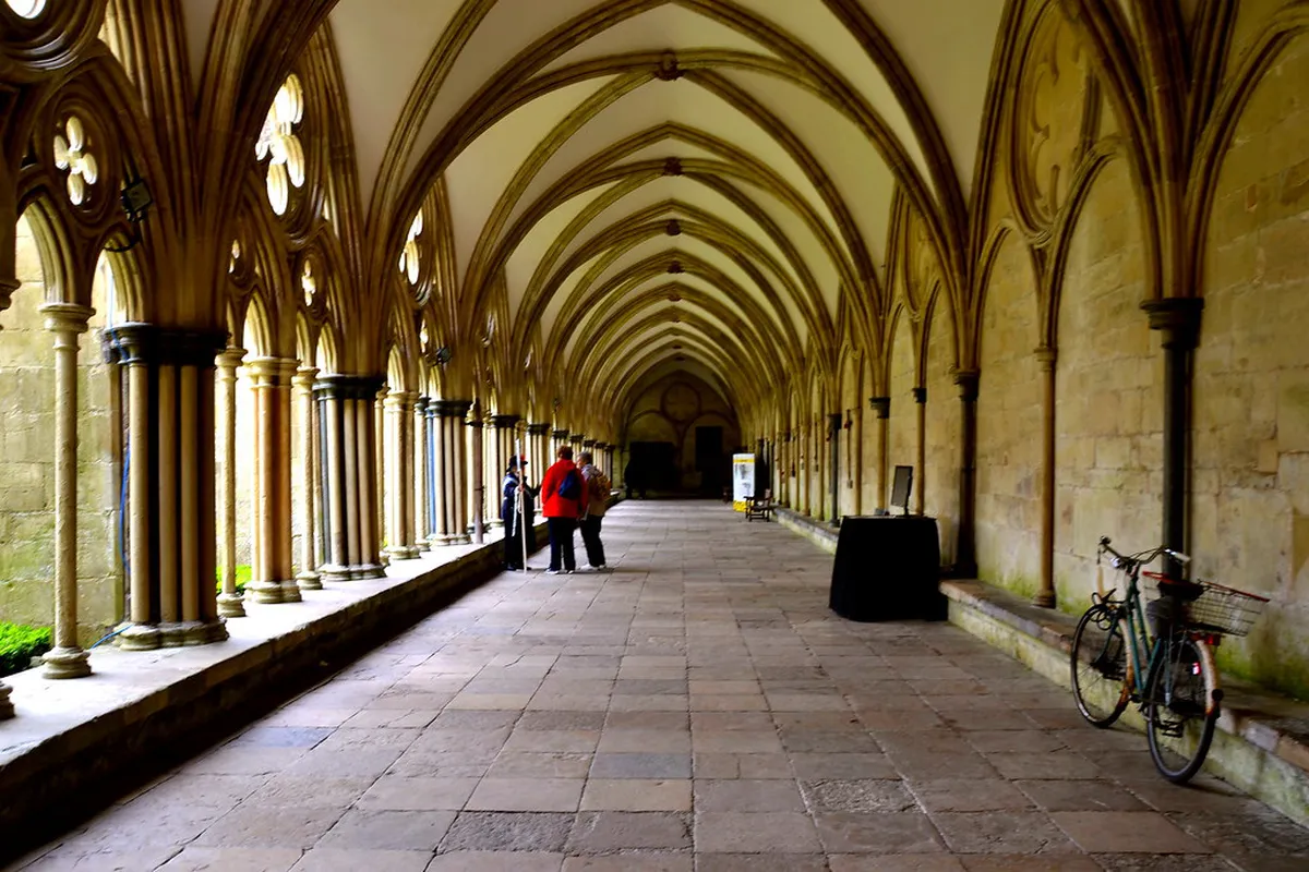 Ávila Cathedral Cloister: An Architectural Guide for 2025