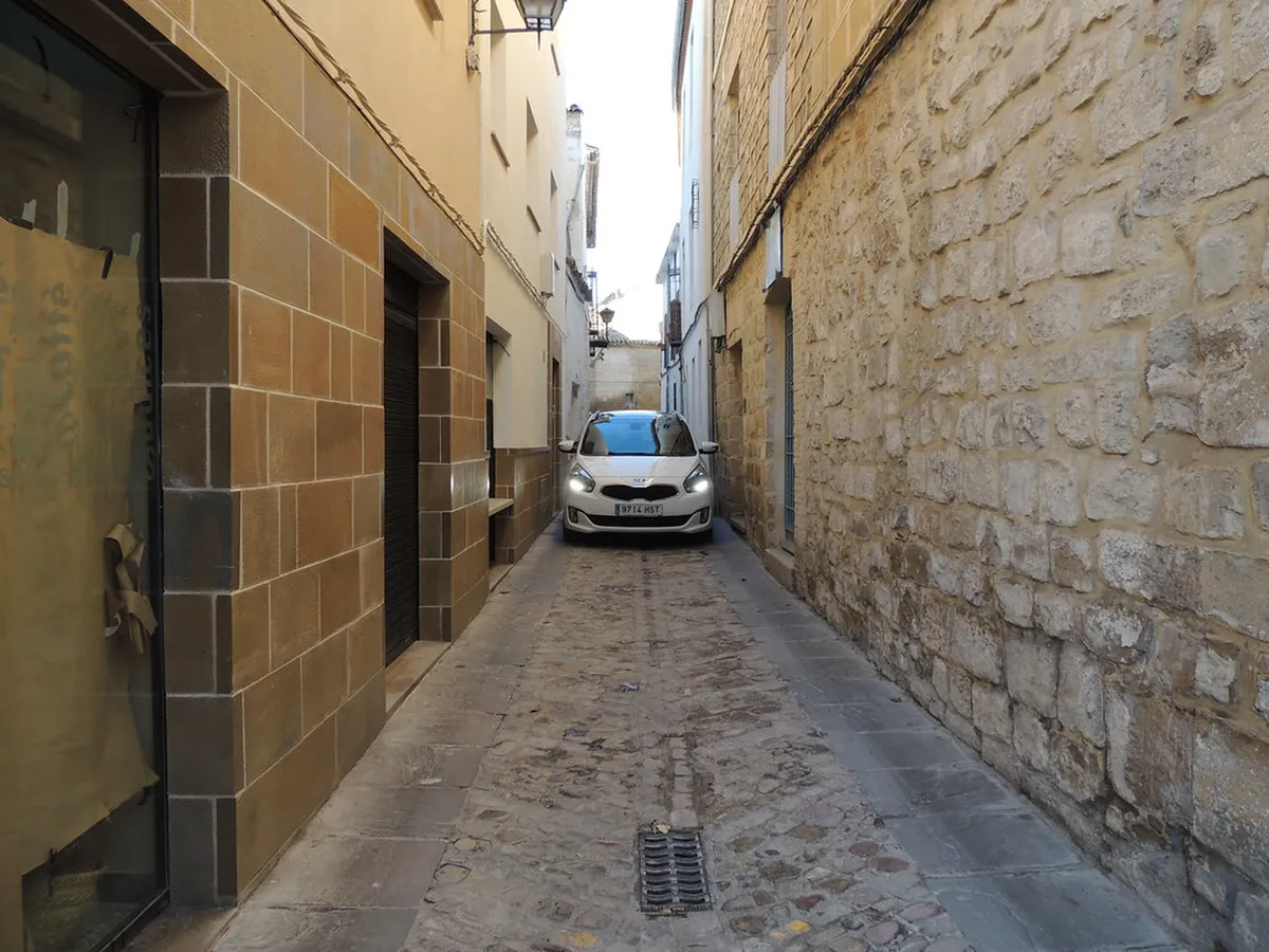 Navigate Ávila's Medieval Streets: Old Town Tips 2025
