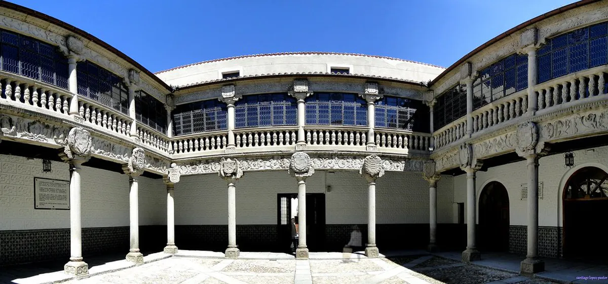 Palacios de Ávila Guide: Noble History & Grand Architecture