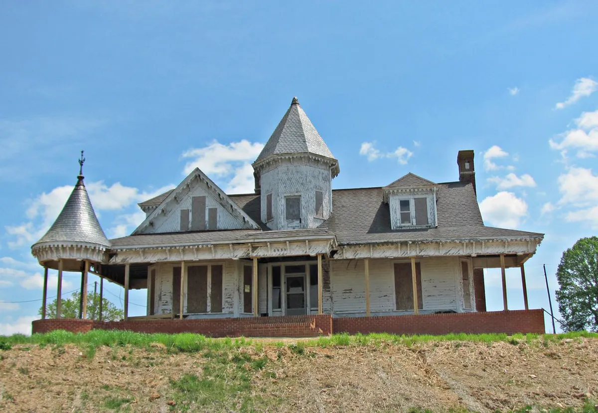 Explore Significant Historic Houses in Ávila in 2025