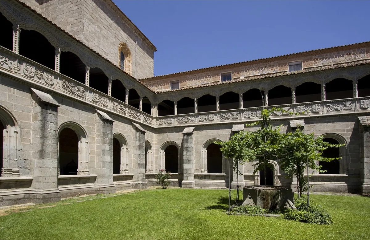 Discover The Three Cloisters of Santo Tomás Monastery