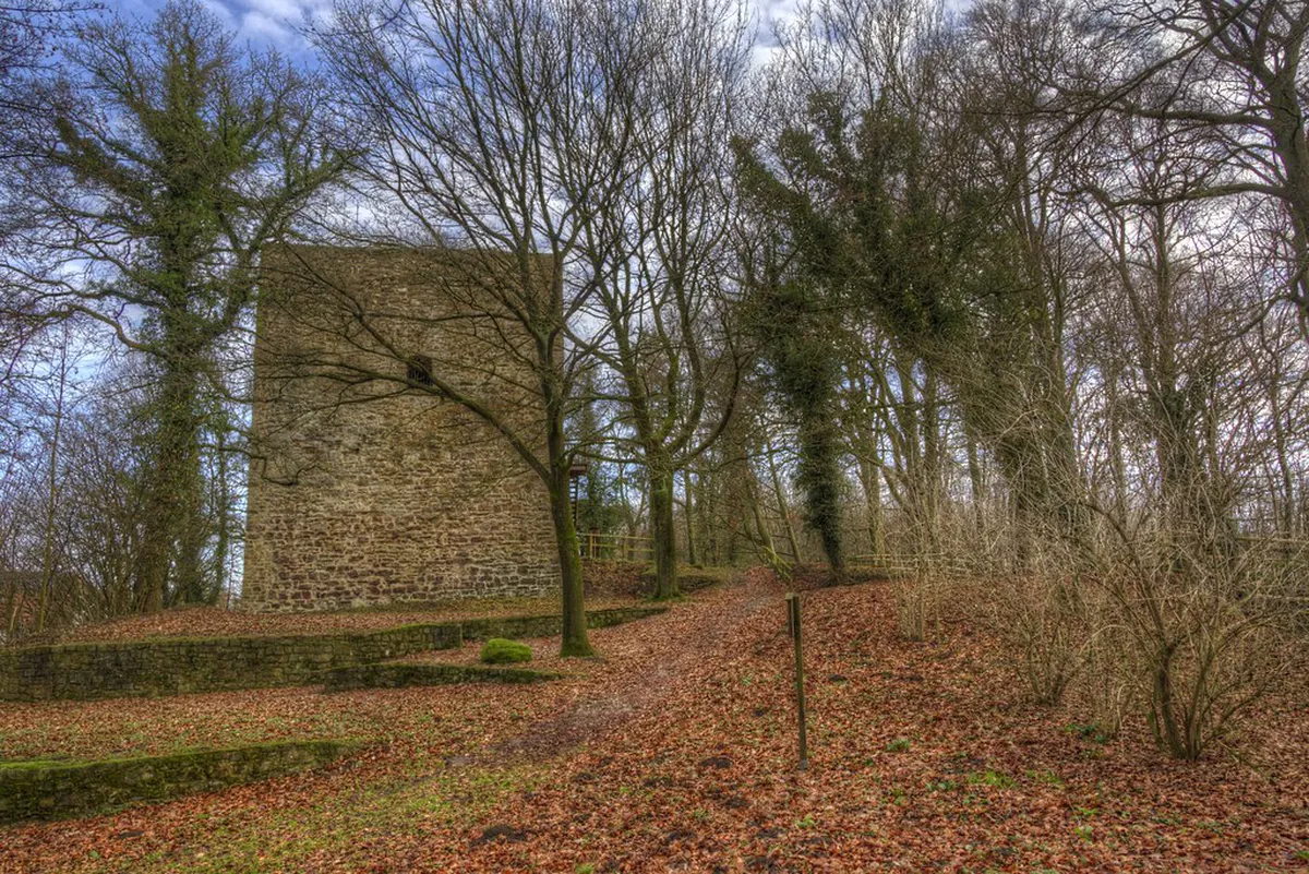 Unraveling Ávila's Walls: Construction & Architecture Guide 2025