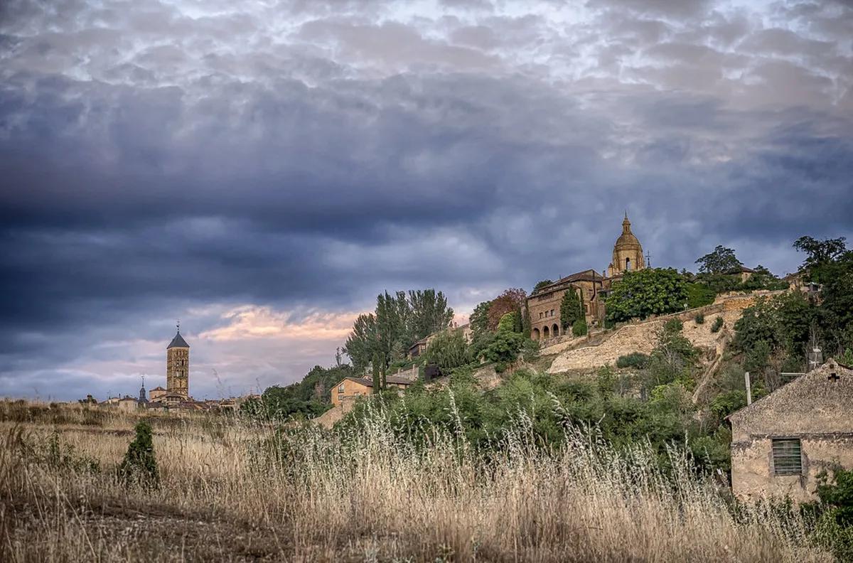 Ávila vs Segovia: Which is Better to Visit in 2025?