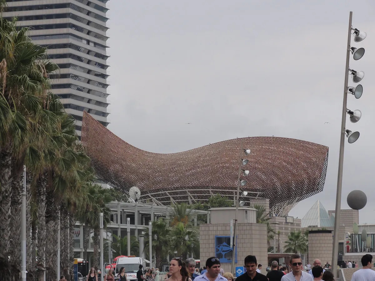 Frank Gehry's Fish Sculpture: Barcelona's Golden Icon