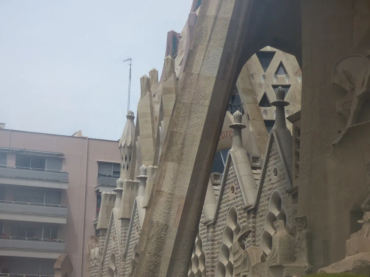 Discover Free Architecture Tours in Barcelona