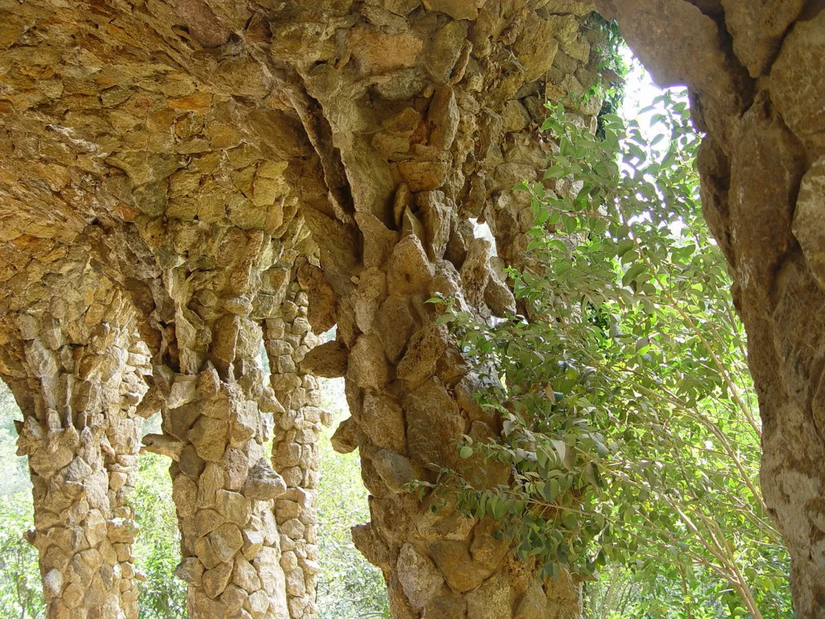 Key Architectural Features of Park Güell in Barcelona