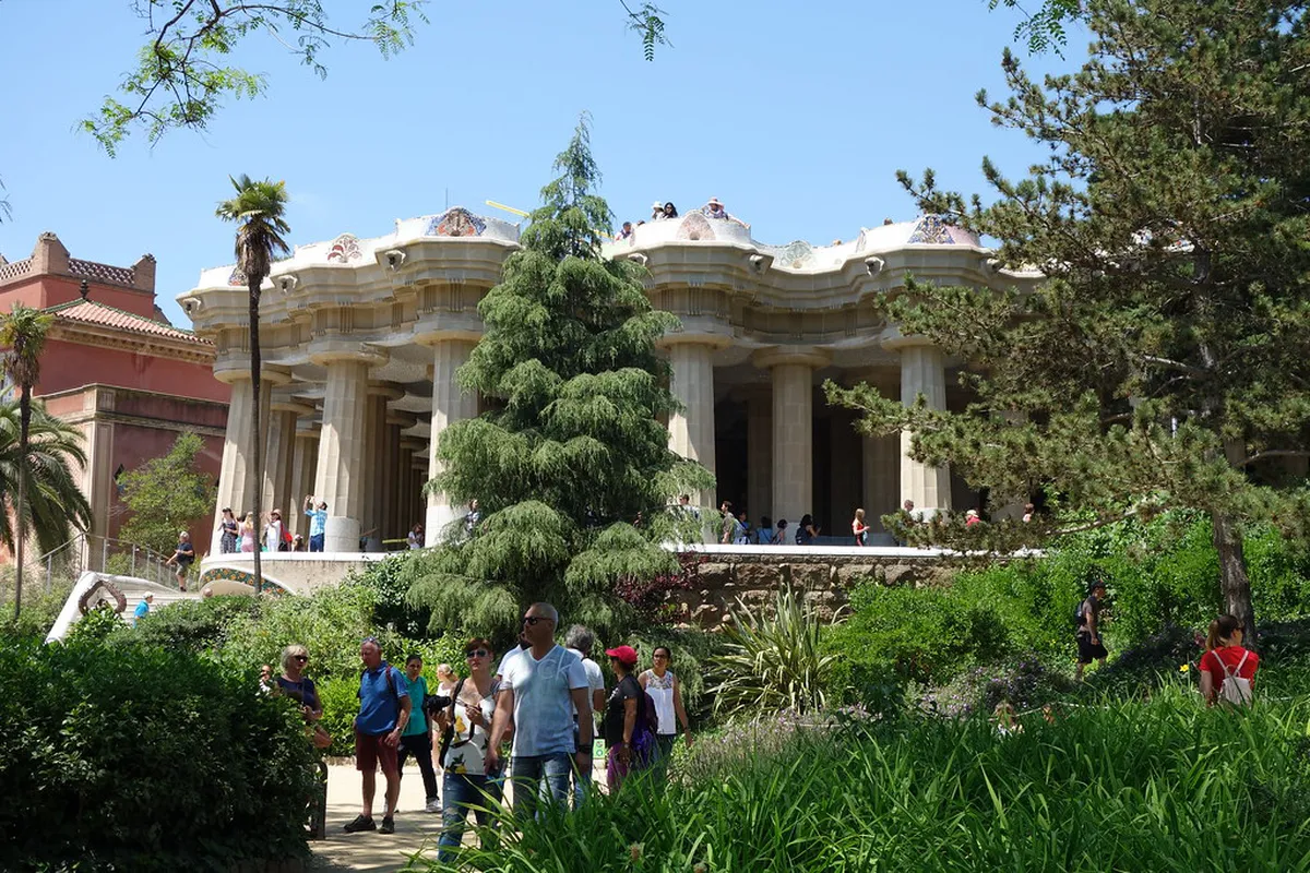 Explore Park Güell Architecture: Gaudí's Barcelona Gem
