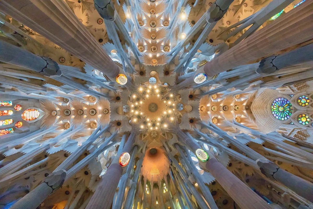 Sagrada Familia Architecture: A Barcelona Masterpiece Guide