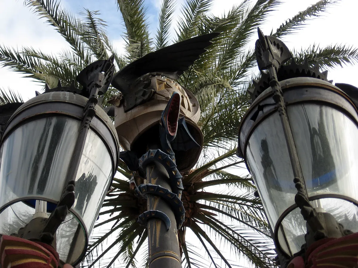 Plaça Reial Urban Design: Barcelona's Grand Square