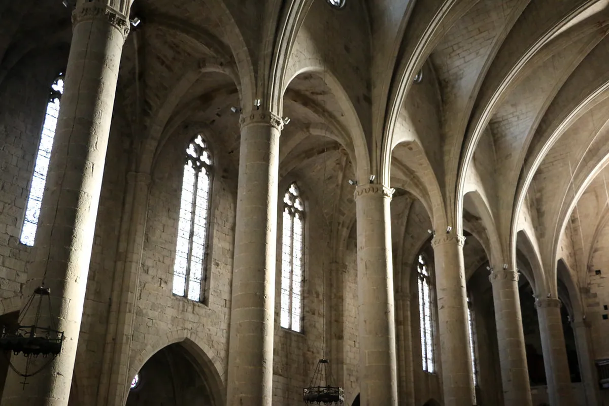 Discover Catalan Vaults: Timbrel Arch History in Barcelona