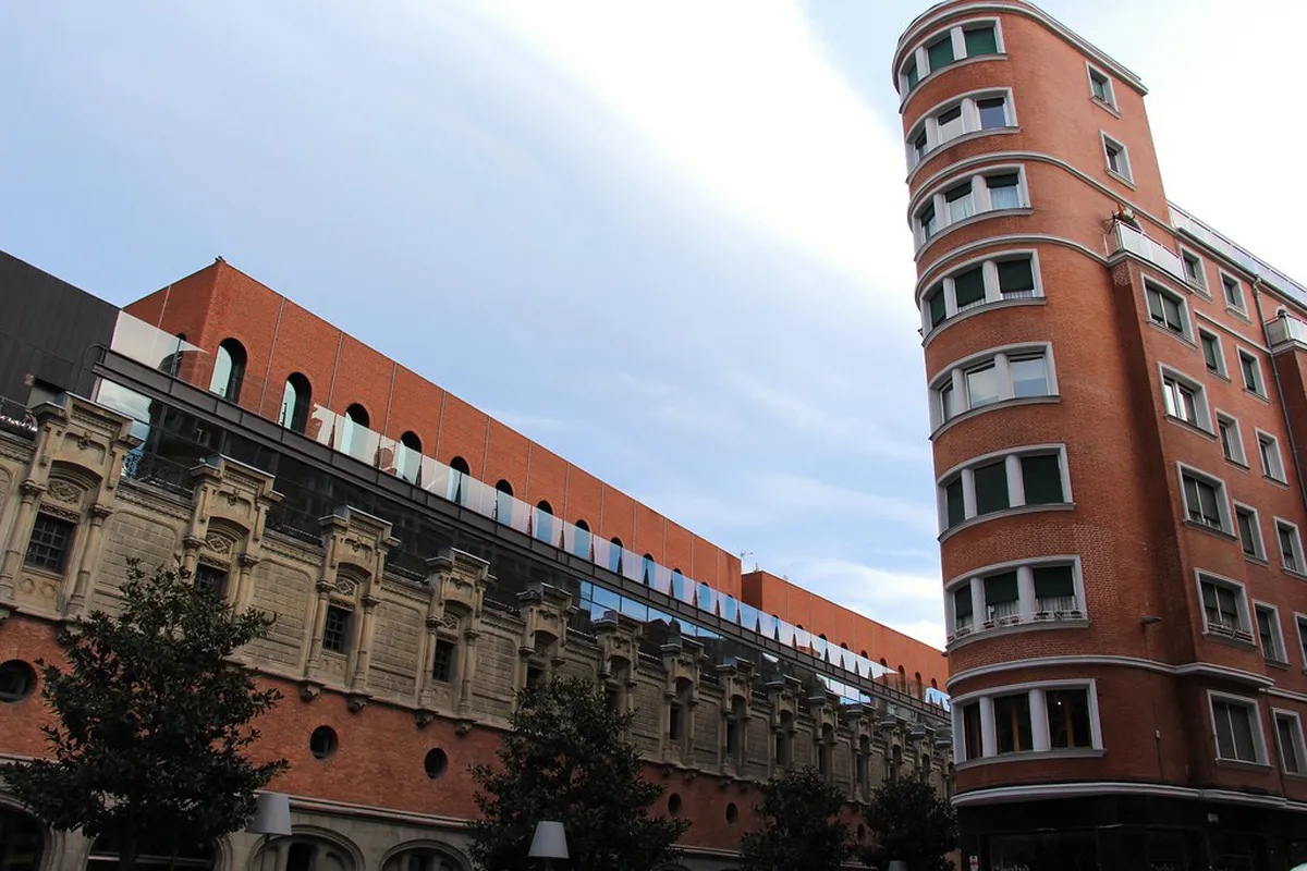 Azkuna Zentroa Bilbao: Art, Culture & Architecture Guide