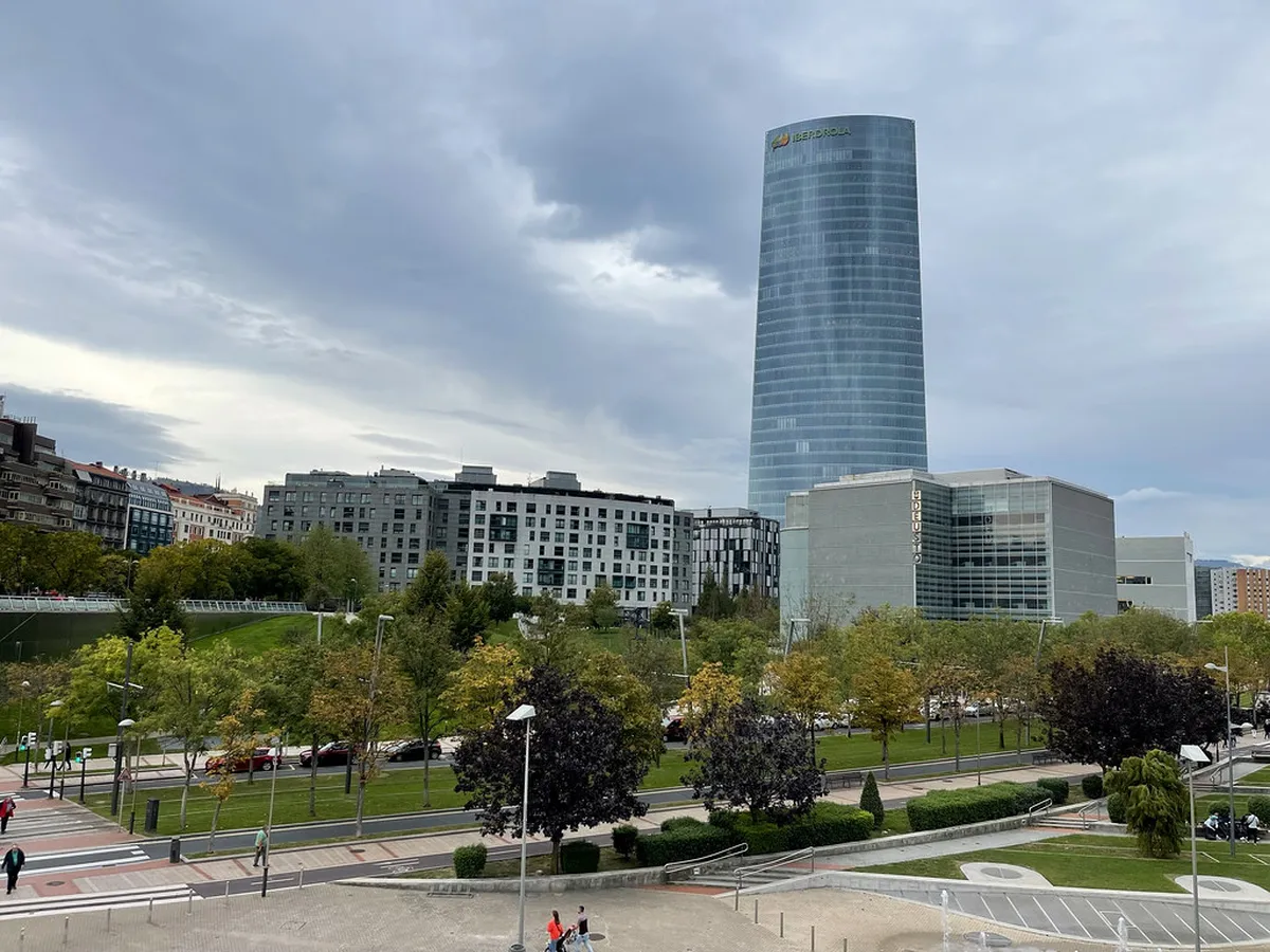 Iconic Abandoibarra Architecture: Bilbao's Modern Marvels
