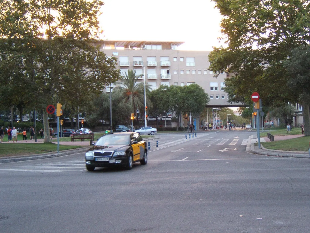 Paseo del Espolón: Architectural Walk in Burgos, Spain