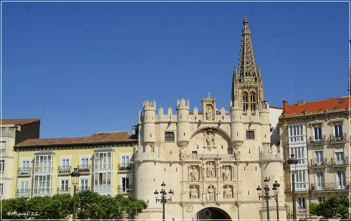 Arco de Santa María: Burgos' Historic Gate in 2025