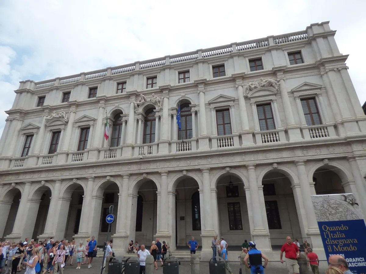 Discover Burgos' Palaces and Noble Houses in 2025