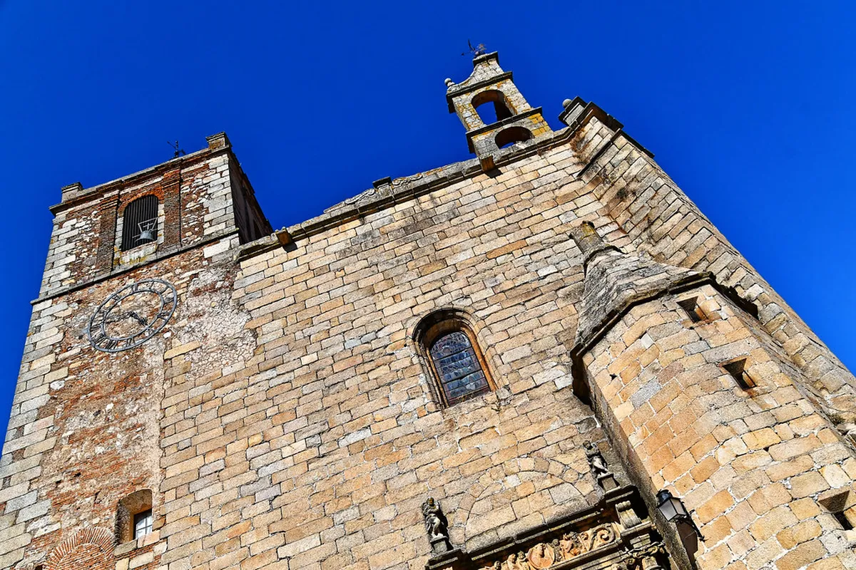 Exploring Modern Buildings in Cáceres, Spain
