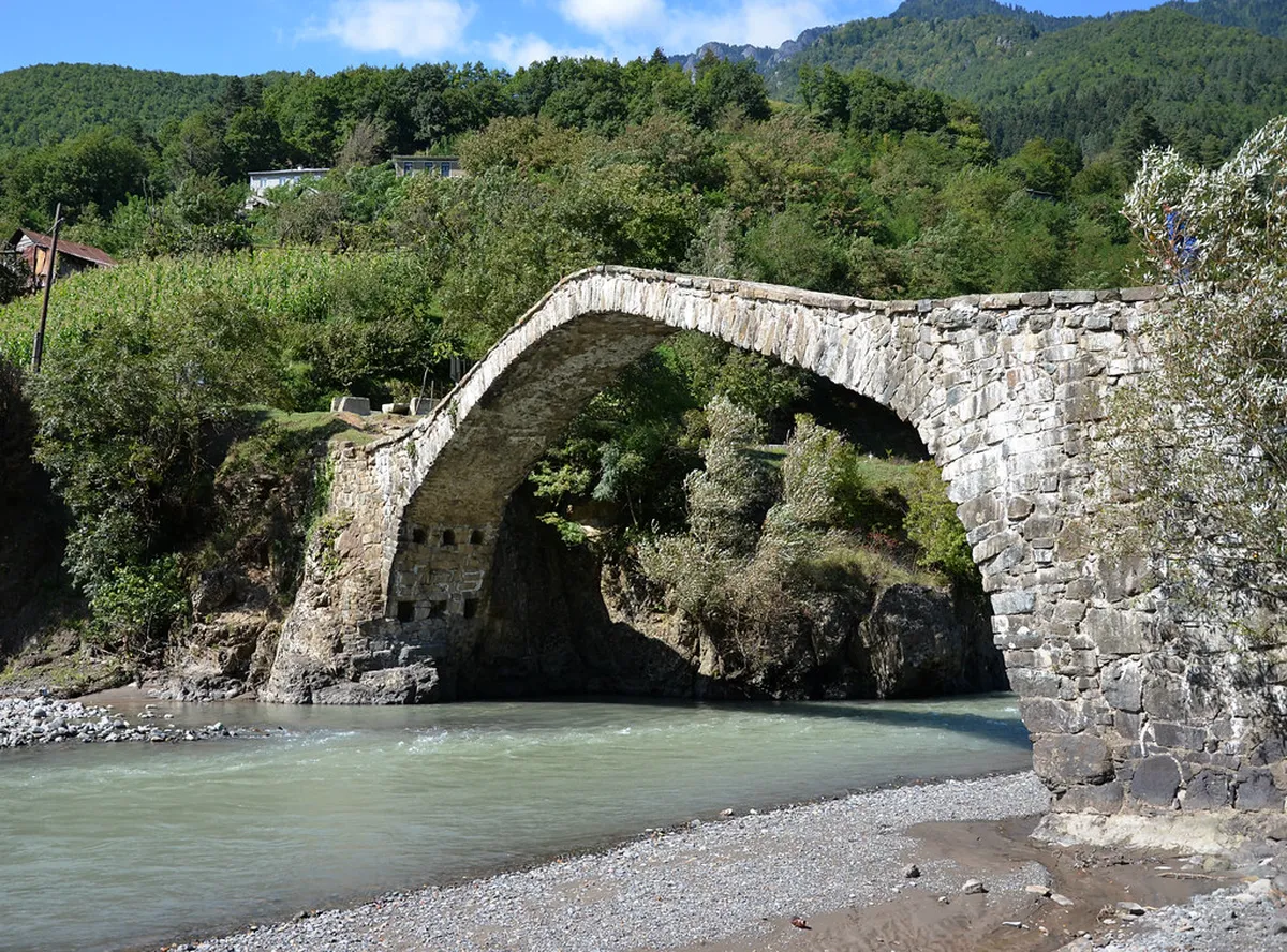 Best Time for a Cáceres Architecture Tour in 2025