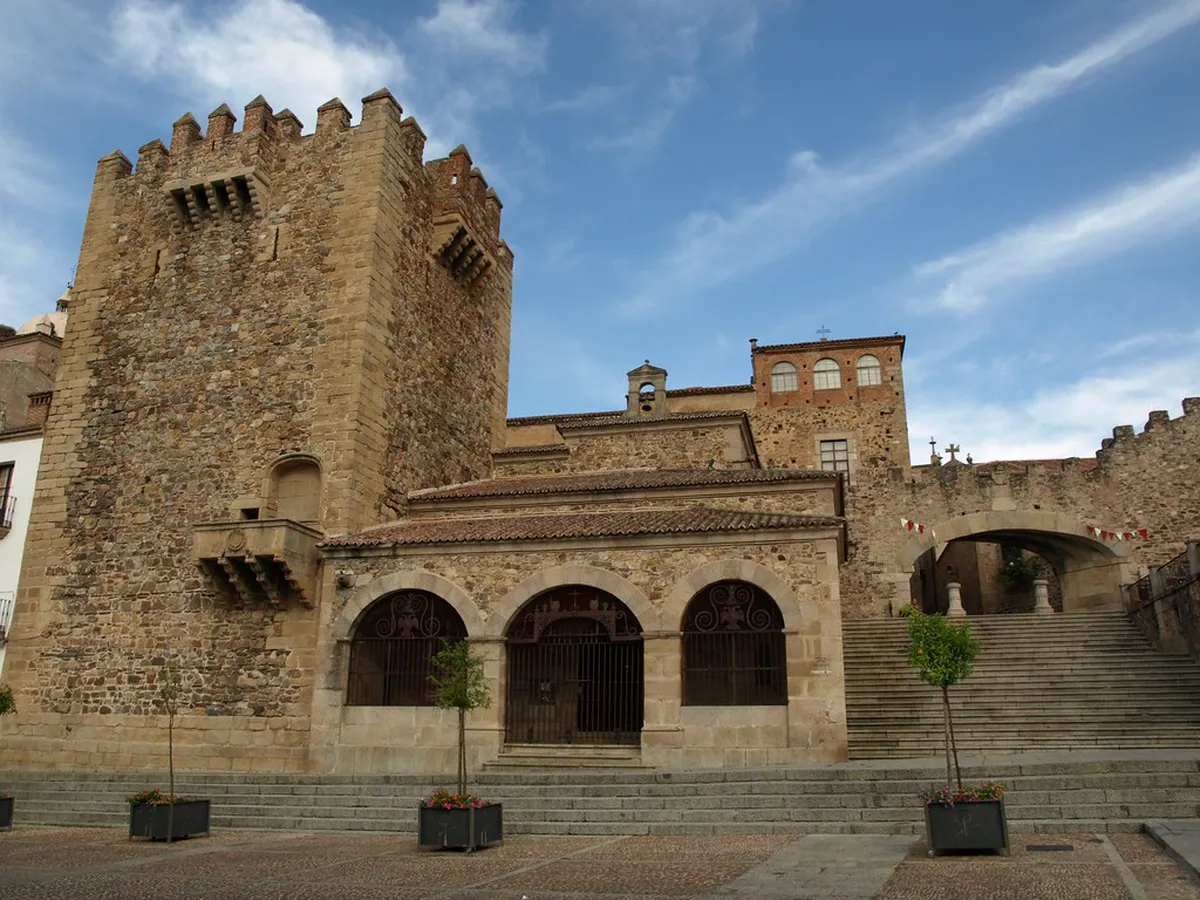 Bujaco Tower Architecture: Cáceres' Ancient Moorish Gem