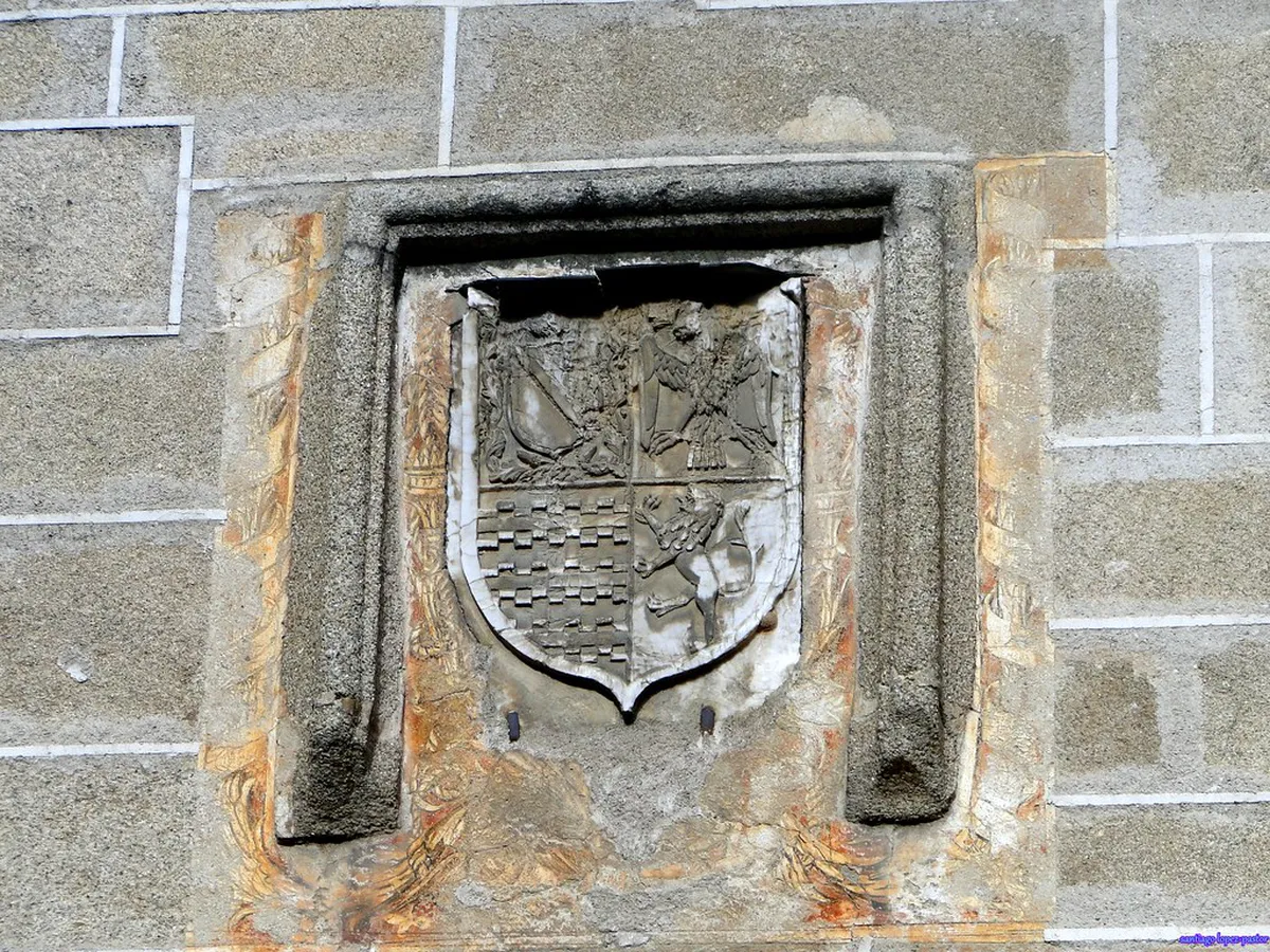 Discover the Historic Coats of Arms in Cáceres, Spain