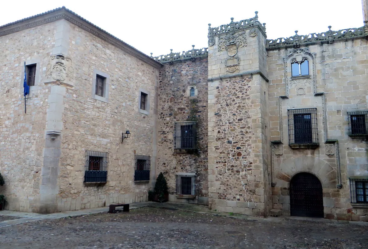 Discover Palacio de los Golfines: Cáceres Jewel