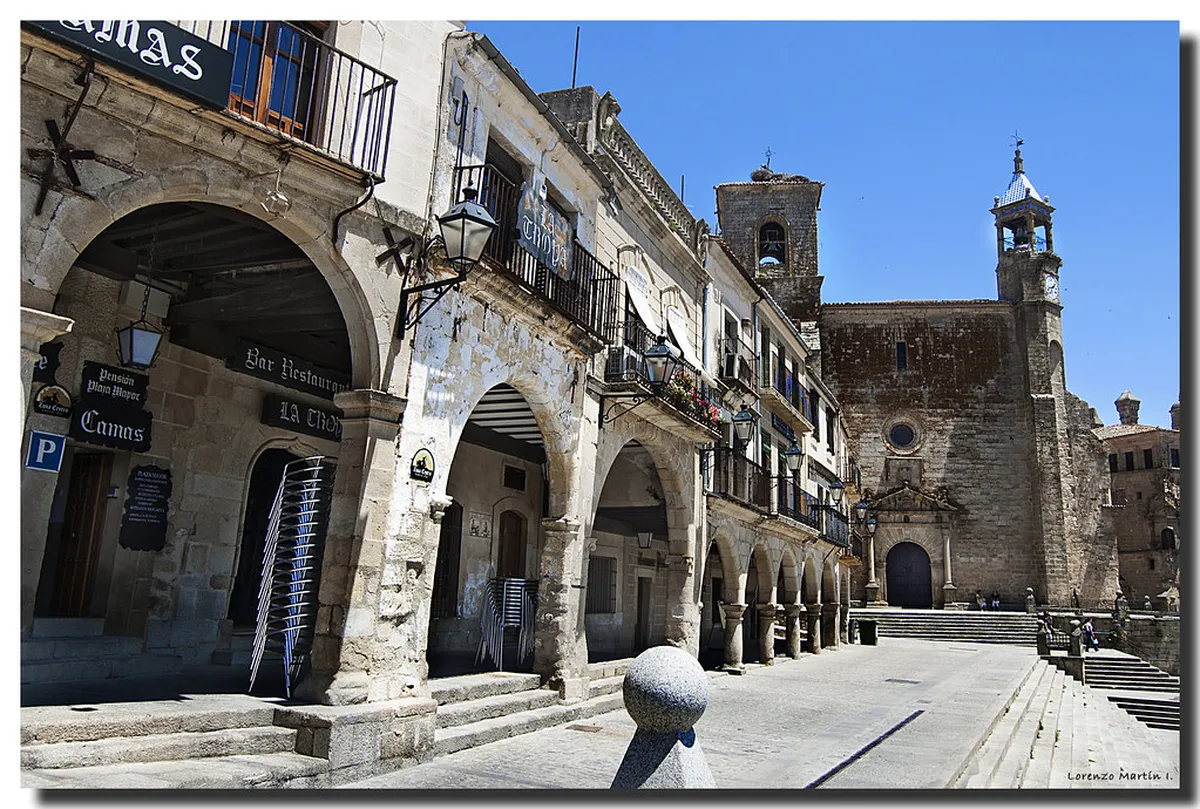Explore Historic Plaza Mayor Cáceres Buildings in 2025
