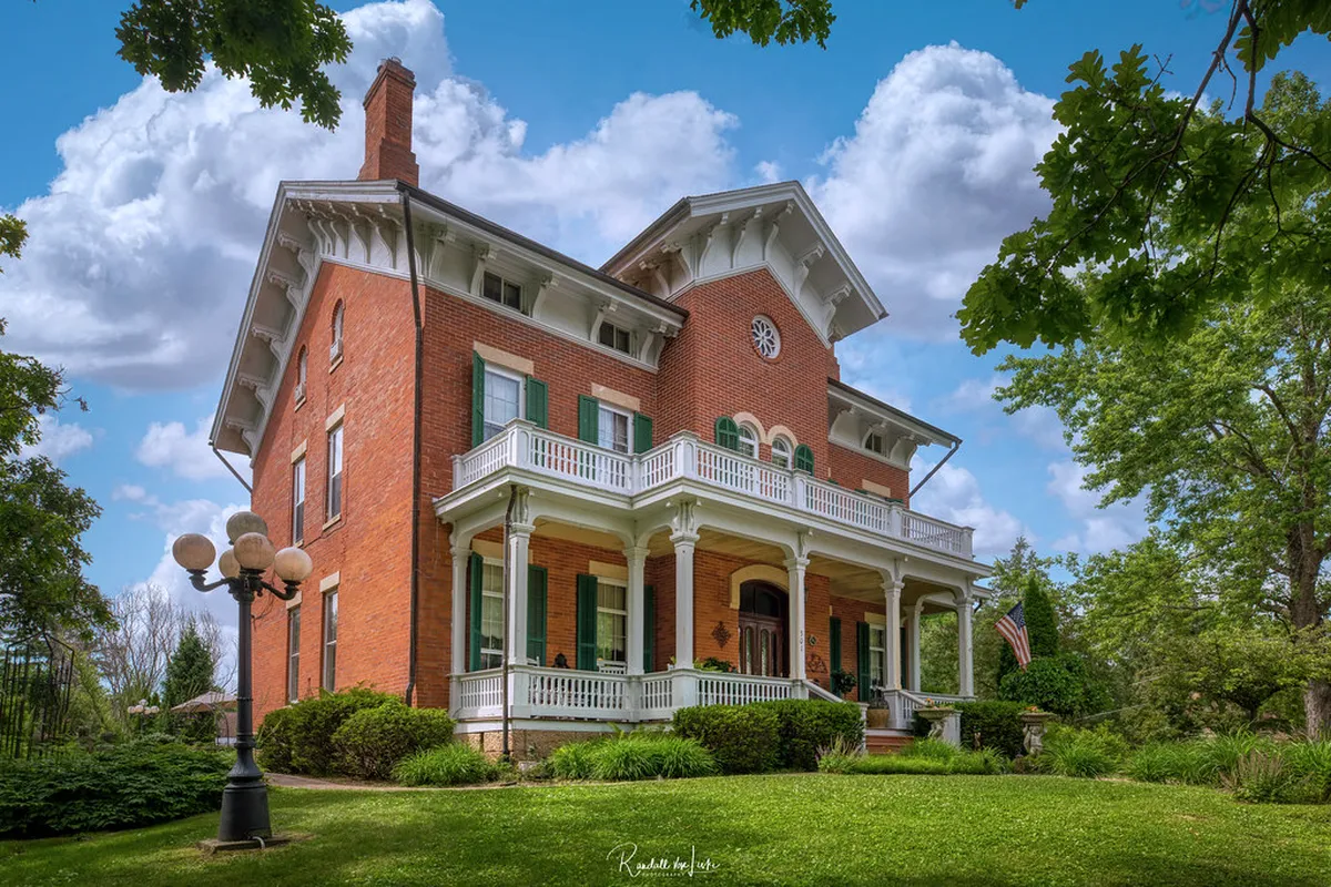 Cáceres' Corner Balconies: A Rich Architectural History