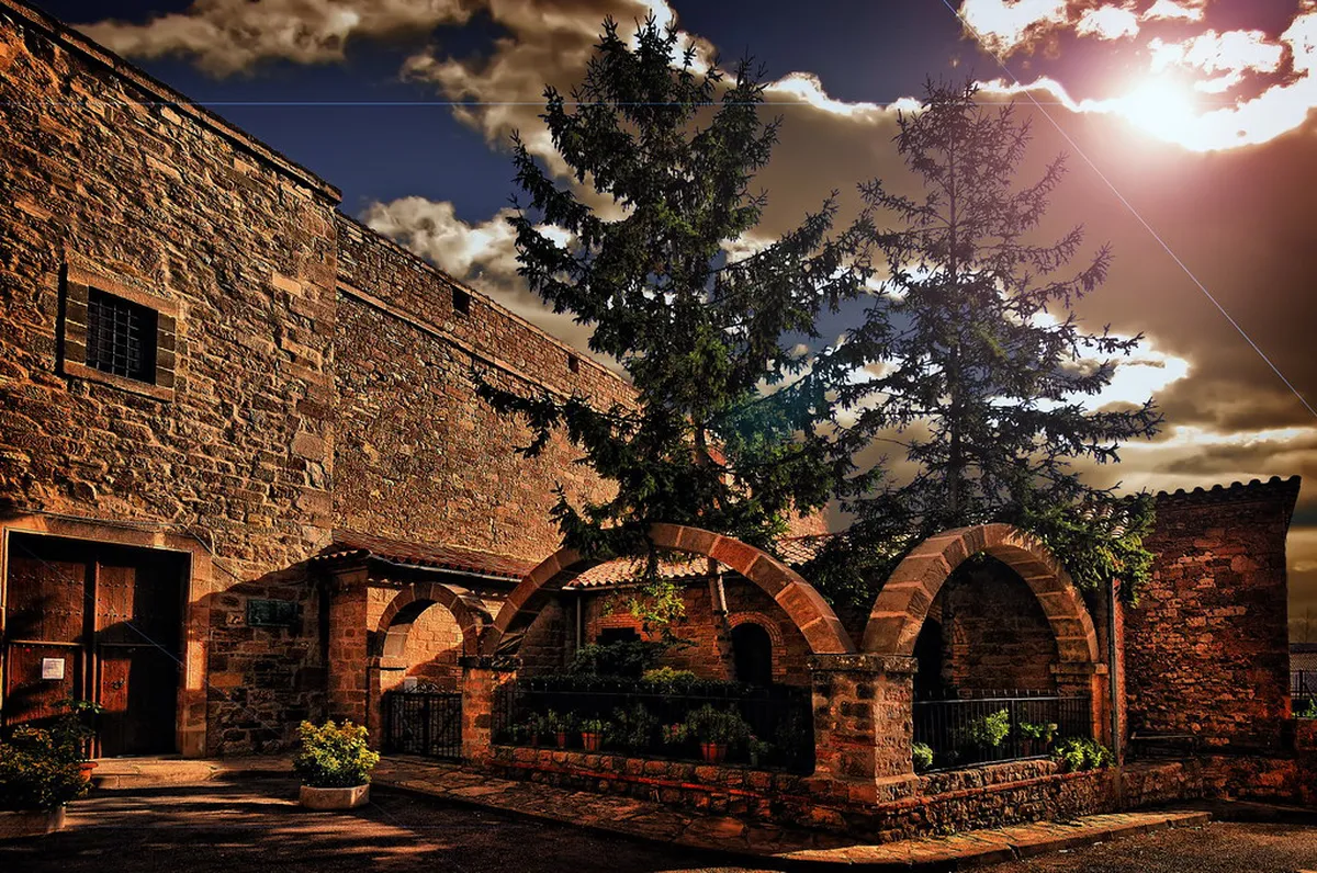 Discover Notable Coats of Arms in Cáceres, Spain