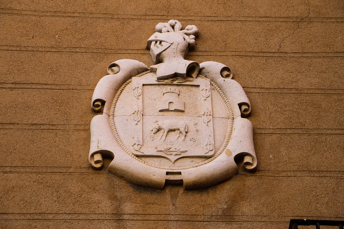 Discover Girona's Sgraffito Facades: An Artful Guide