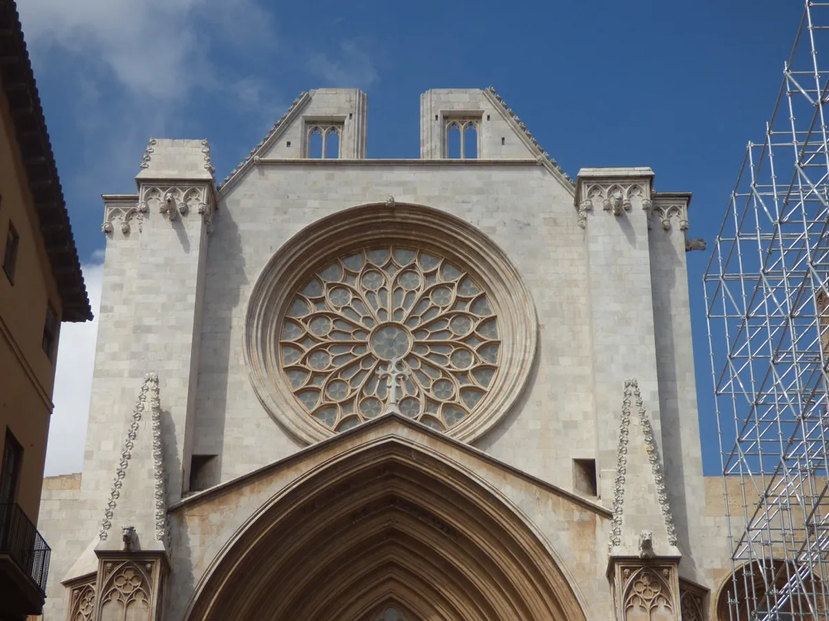 A Walking Tour of Girona's Main Bridges in 2025