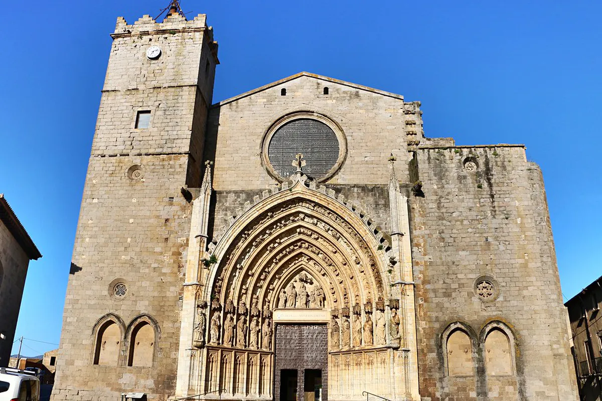 Discover Catalan Architecture Characteristics in Girona