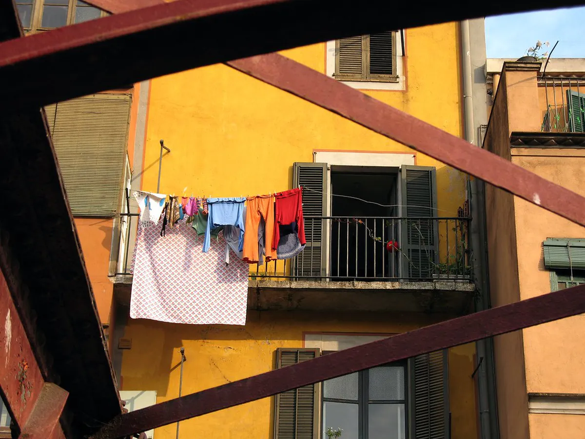Comparing Eiffel Bridge and Pont de Pedra in Girona