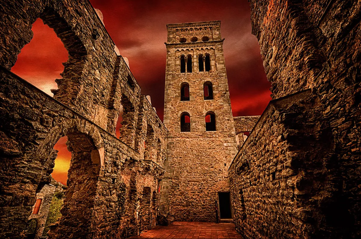 Girona Facade Details: An Expert Architectural Guide 2025