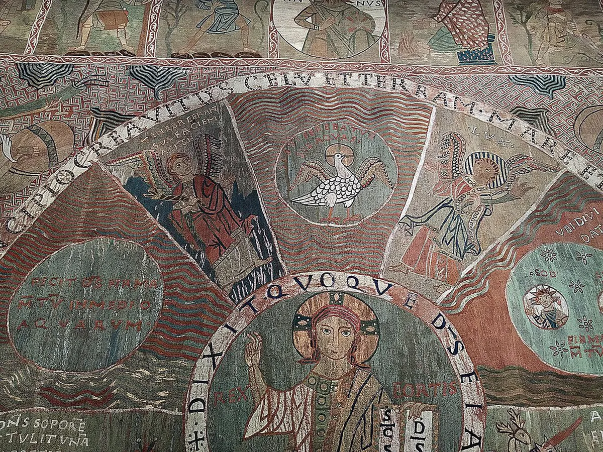 Girona Cathedral's Wide Gothic Nave: An Architectural Marvel