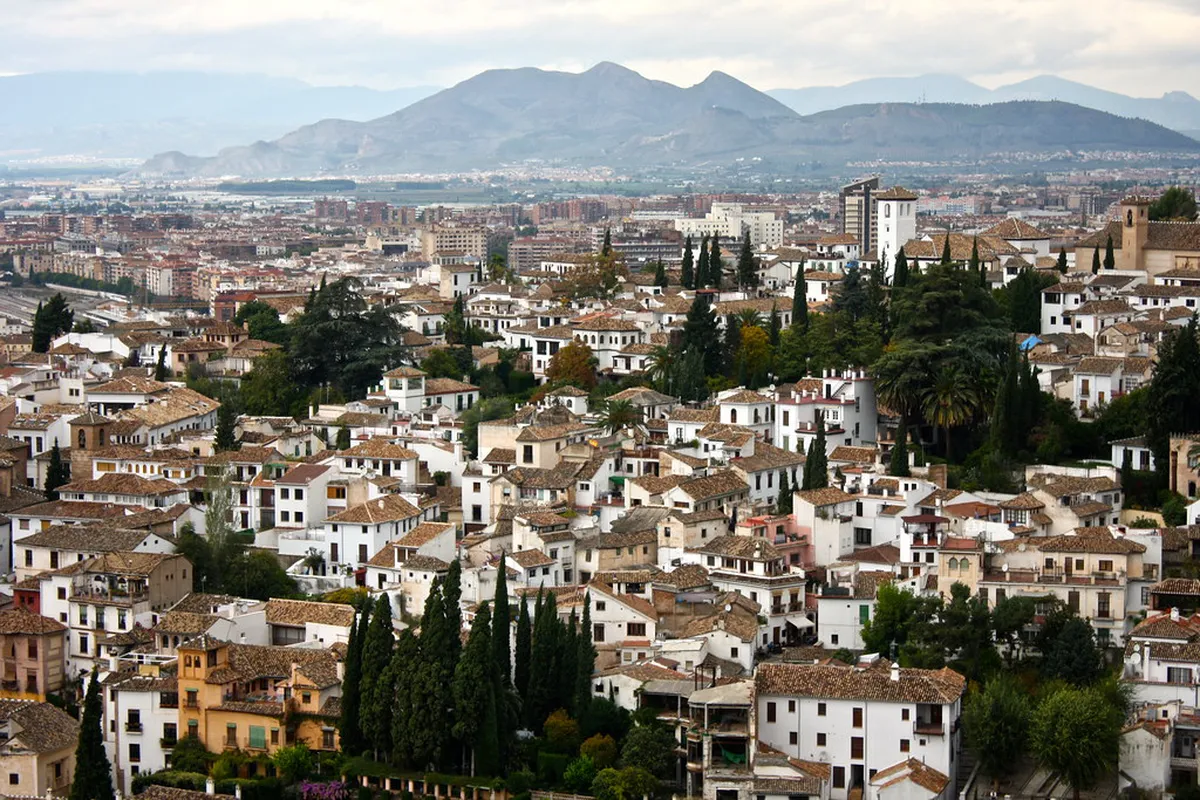 Albaicín Architecture: Granada's Historic Charm Guide