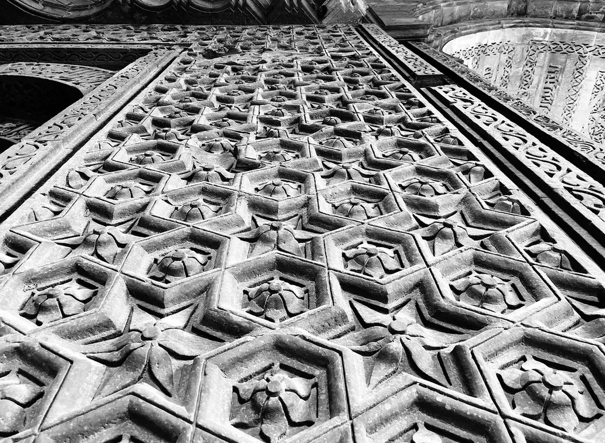 Zellij: Discover Granada's Exquisite Islamic Tilework