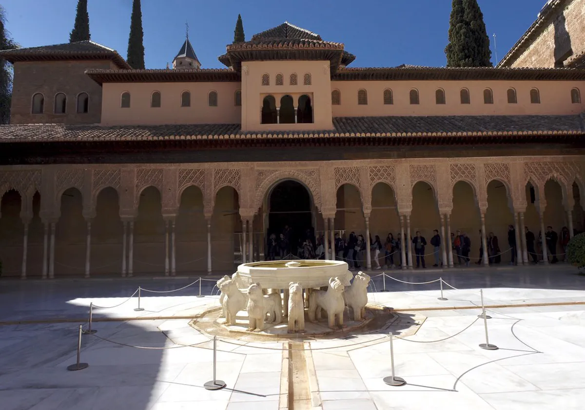 Researching Granada's Architecture for Your Project
