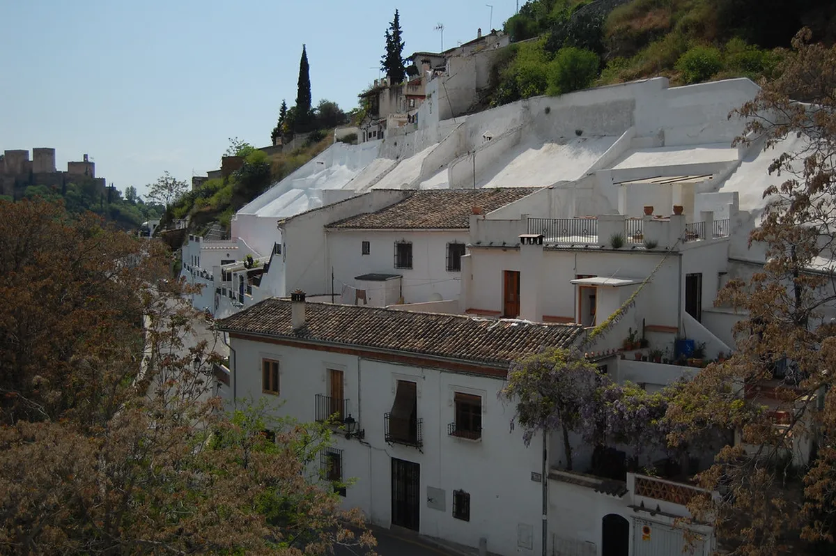 The History of Sacromonte Cave Dwellings in Granada