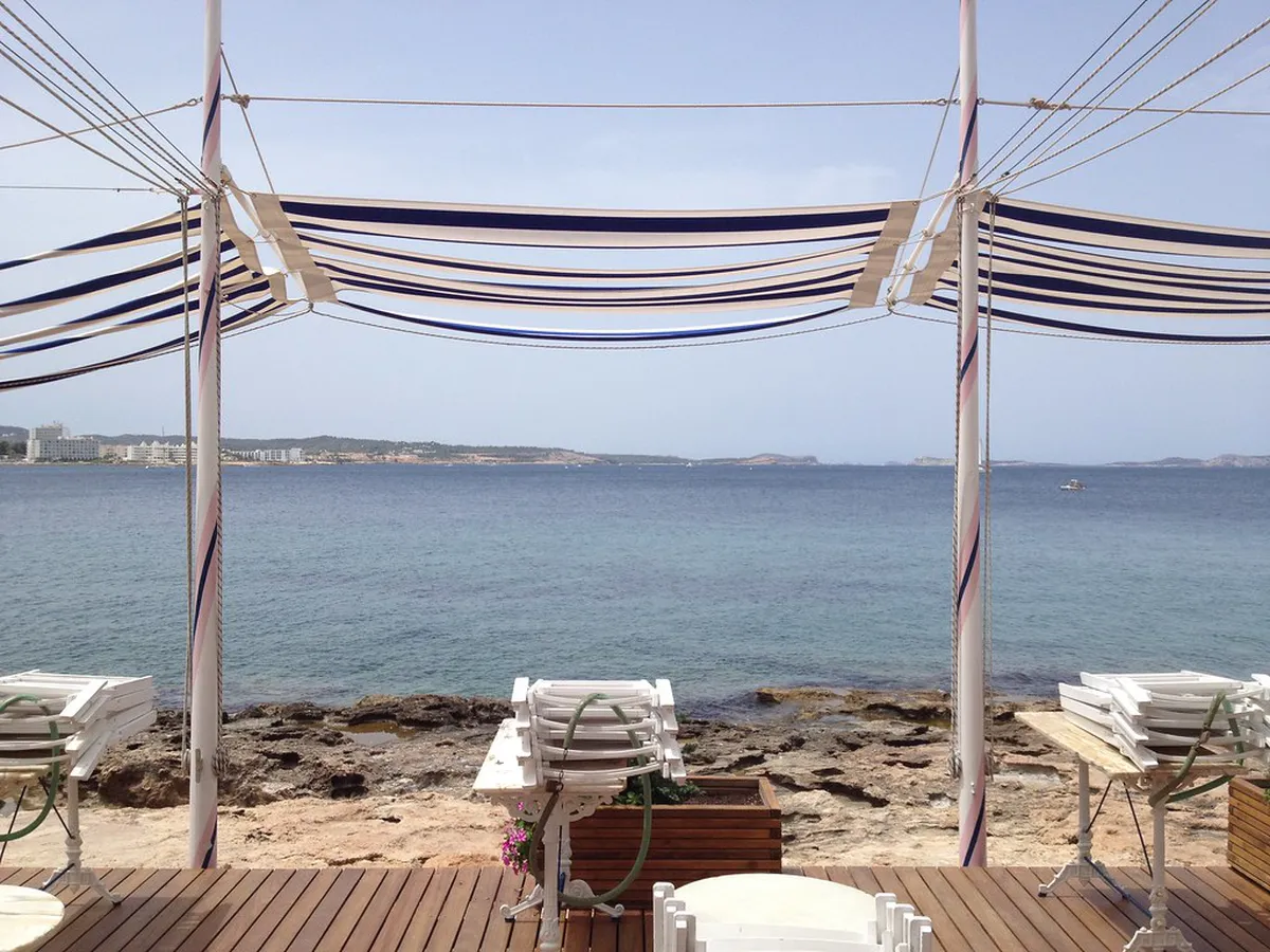 Comparing Ibiza Town and Rural Finca Architecture in 2025