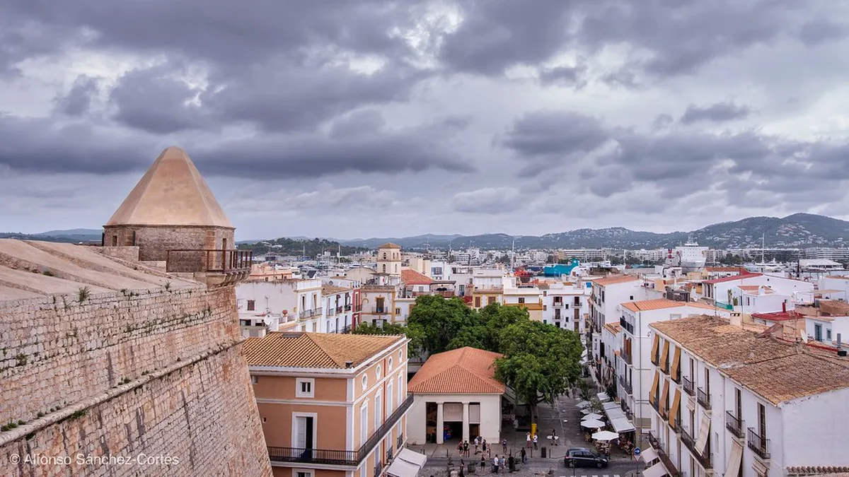 Ibiza Building Materials Guide 2025: Traditional & Modern