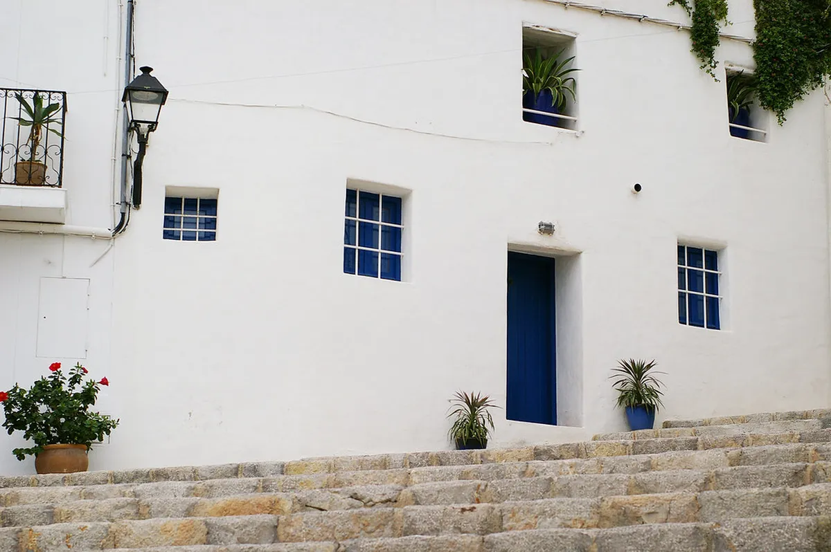 Whitewashed Houses of Ibiza: Guide to Their Enduring Charm