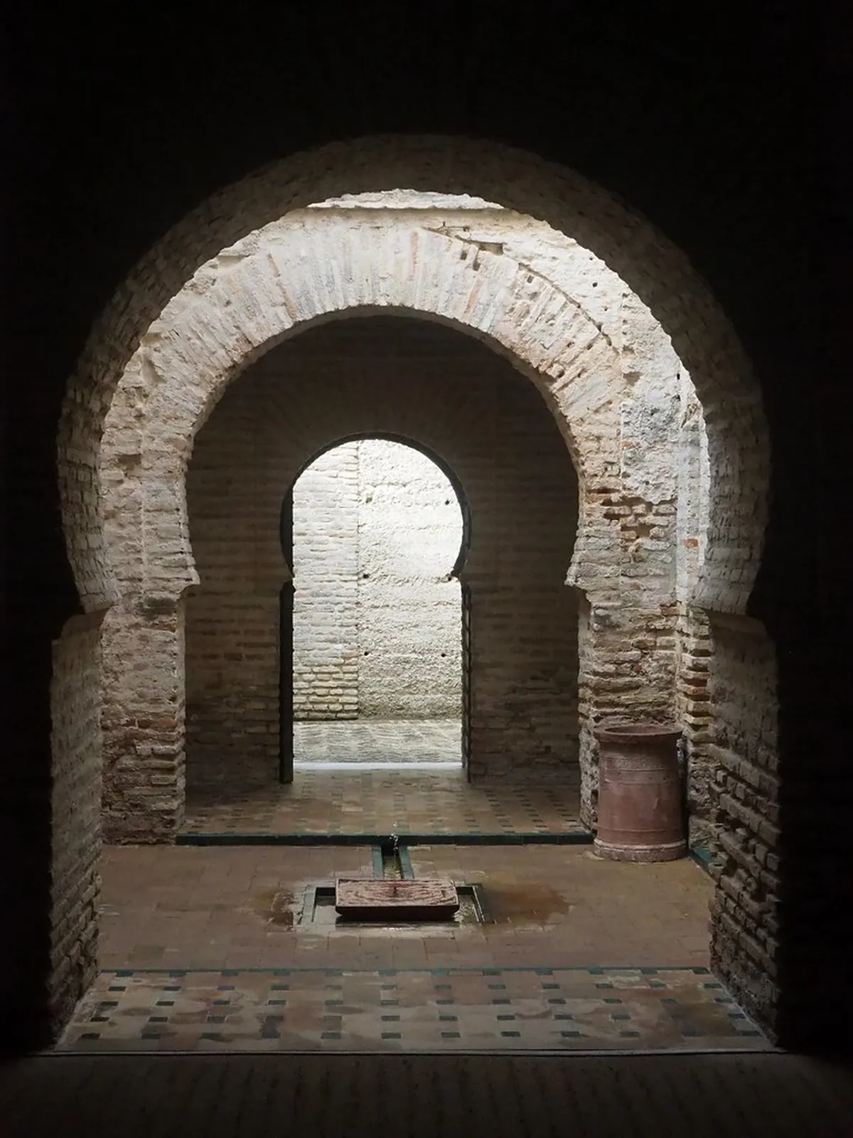 A Detailed Guide to the Mosque Inside Jerez Alcázar