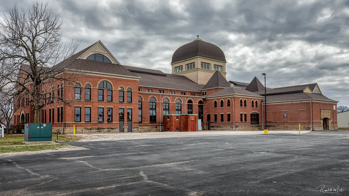 Hernán Ruiz II: Architect's Impact on Jerez Architecture