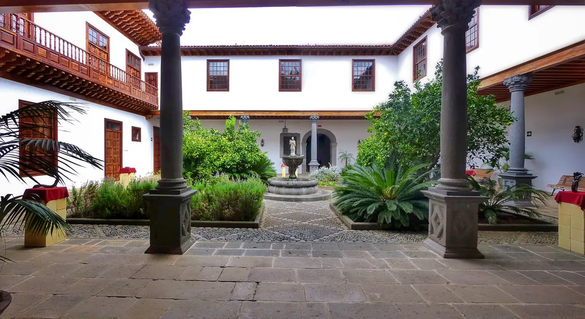 Casa Salazar Architecture: La Laguna's Baroque Gem